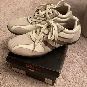 NEW IN BOX Perry Ellis Suede Sneakers